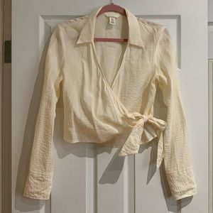 Delicate cream cross tie blouse from H&M.🍨